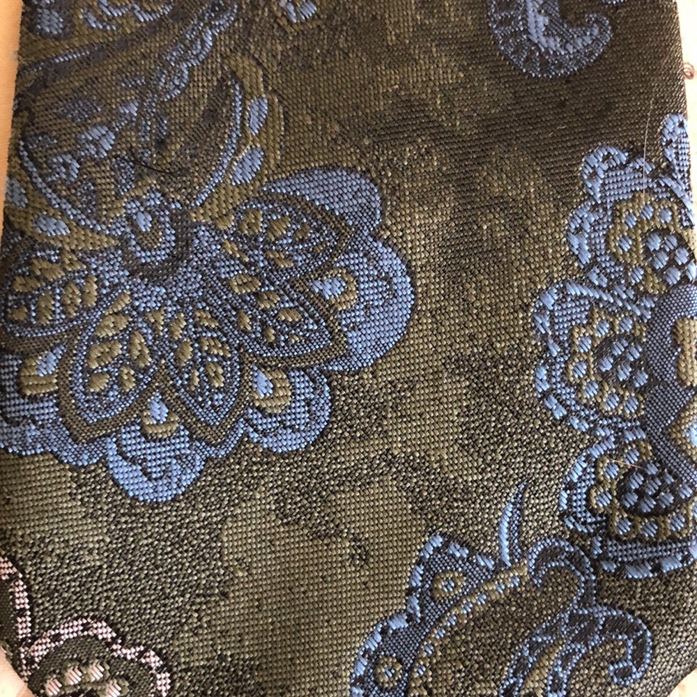 Oscar de la Renta Necktie - Picture 3 of 5